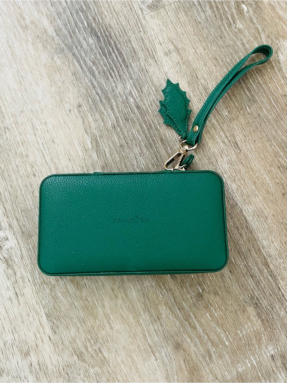 Green Wristlet jewelry box by Pandora